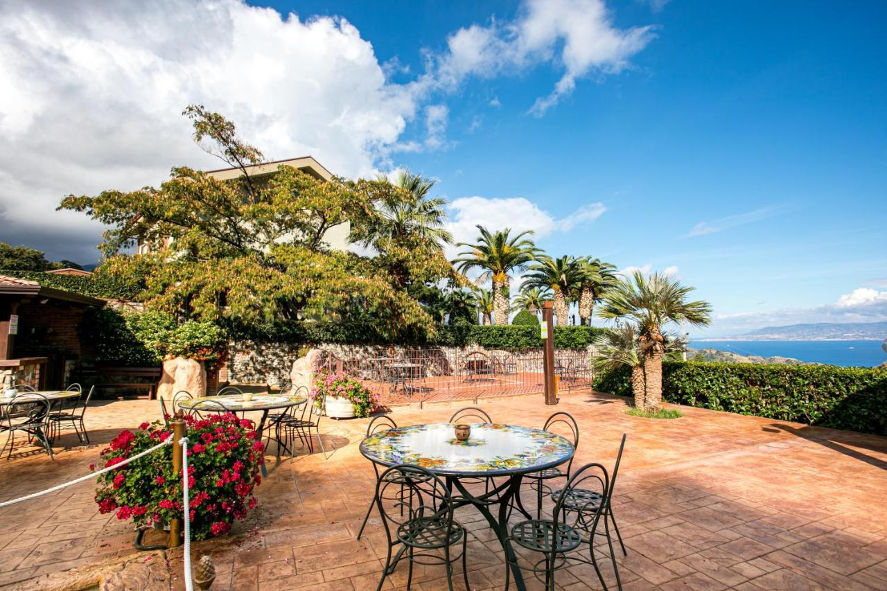 B & B Le Casette Sull'Albero Di Villa Alba Messina Exterior foto
