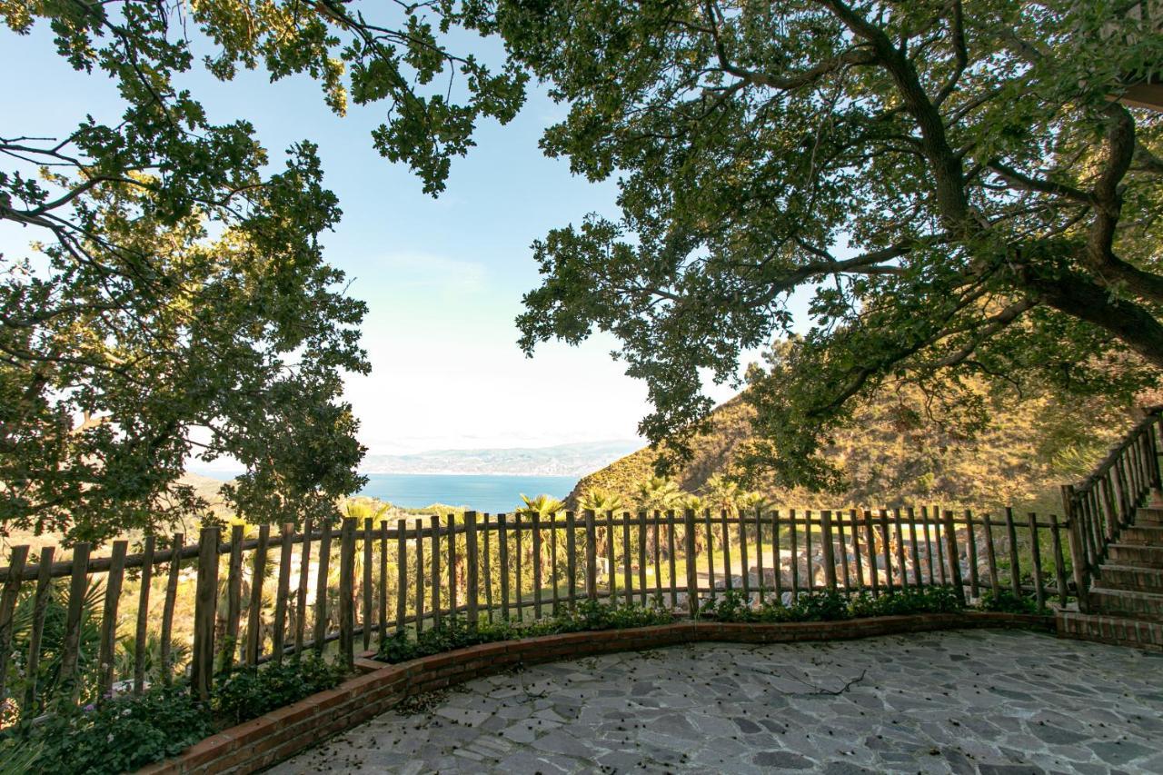 B & B Le Casette Sull'Albero Di Villa Alba Messina Exterior foto